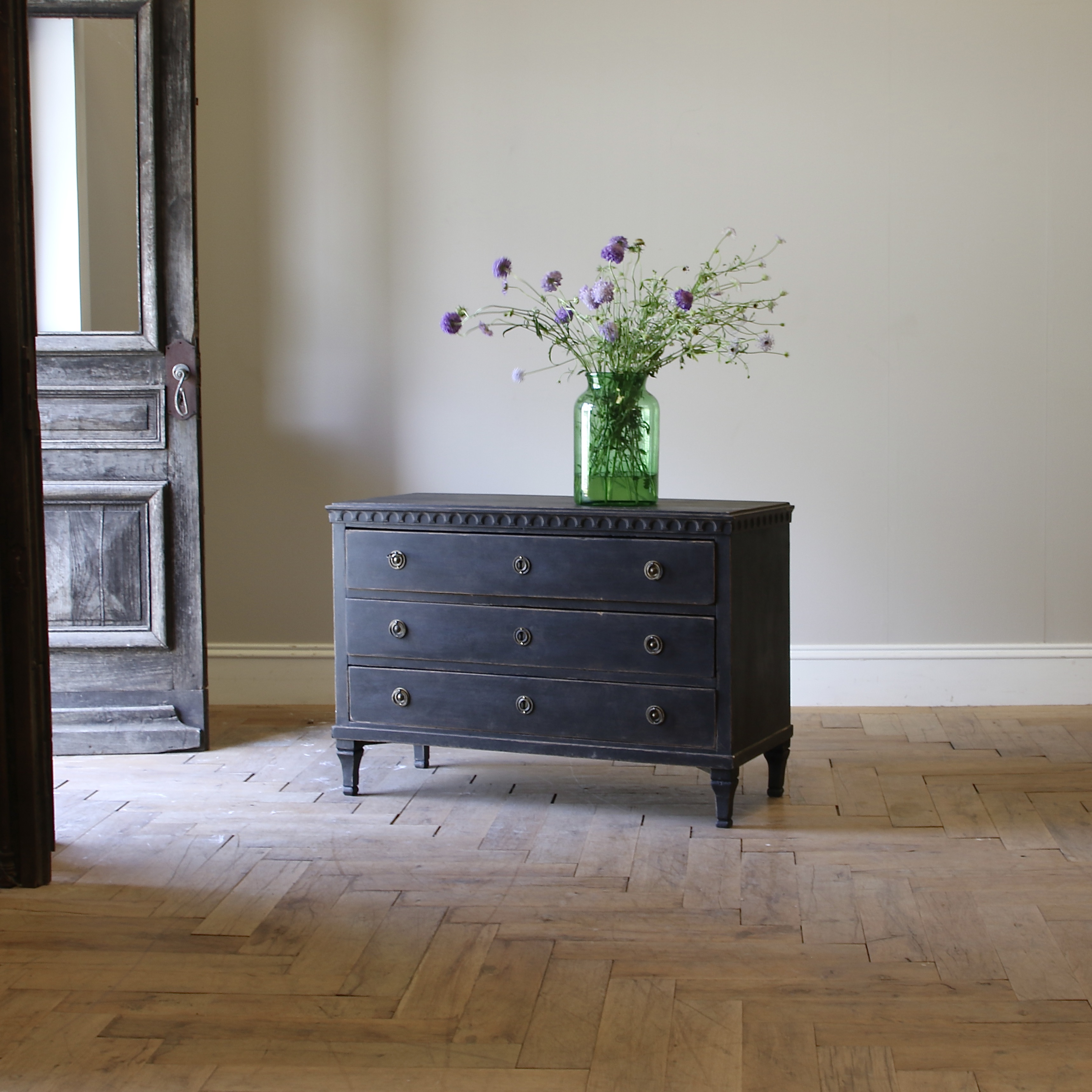 153-11 - Gustavian Commode 